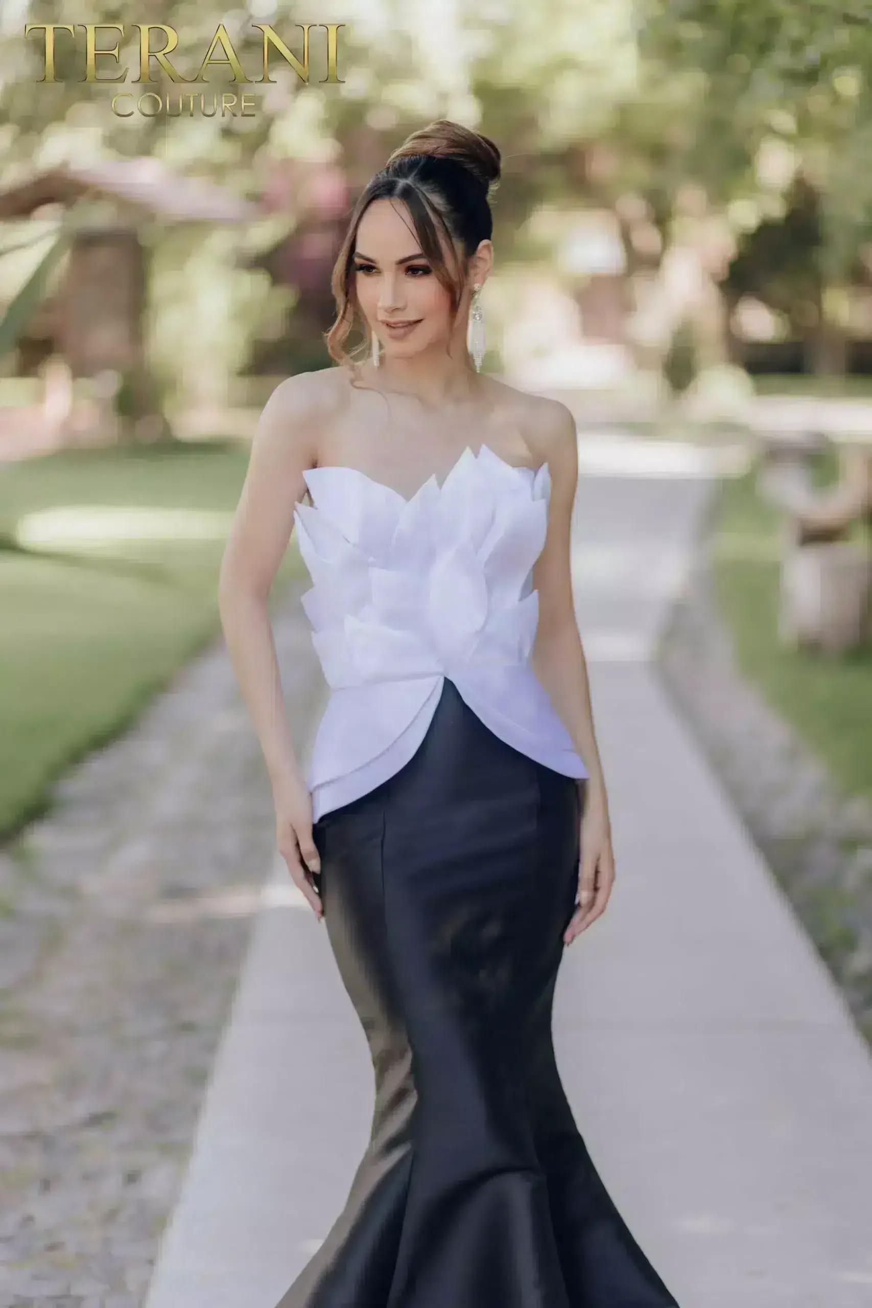 Sleeveless Mermaid Two Tone Structured Bodice Evening Dress - 232E1287